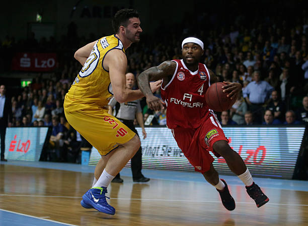 他屡屡在关 他屡屡在关