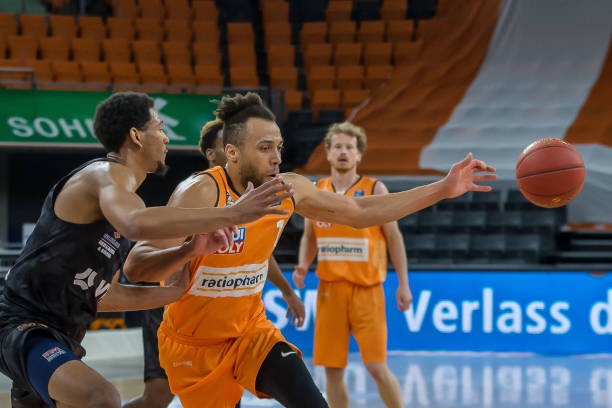 许多人对他 许多人对他